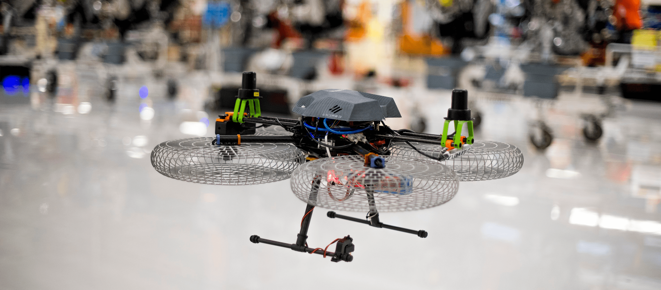 W fabryce marki Cupra w Martorell testowane są wyjątkowe rozwiązania, np. transport części za pomocą dronów