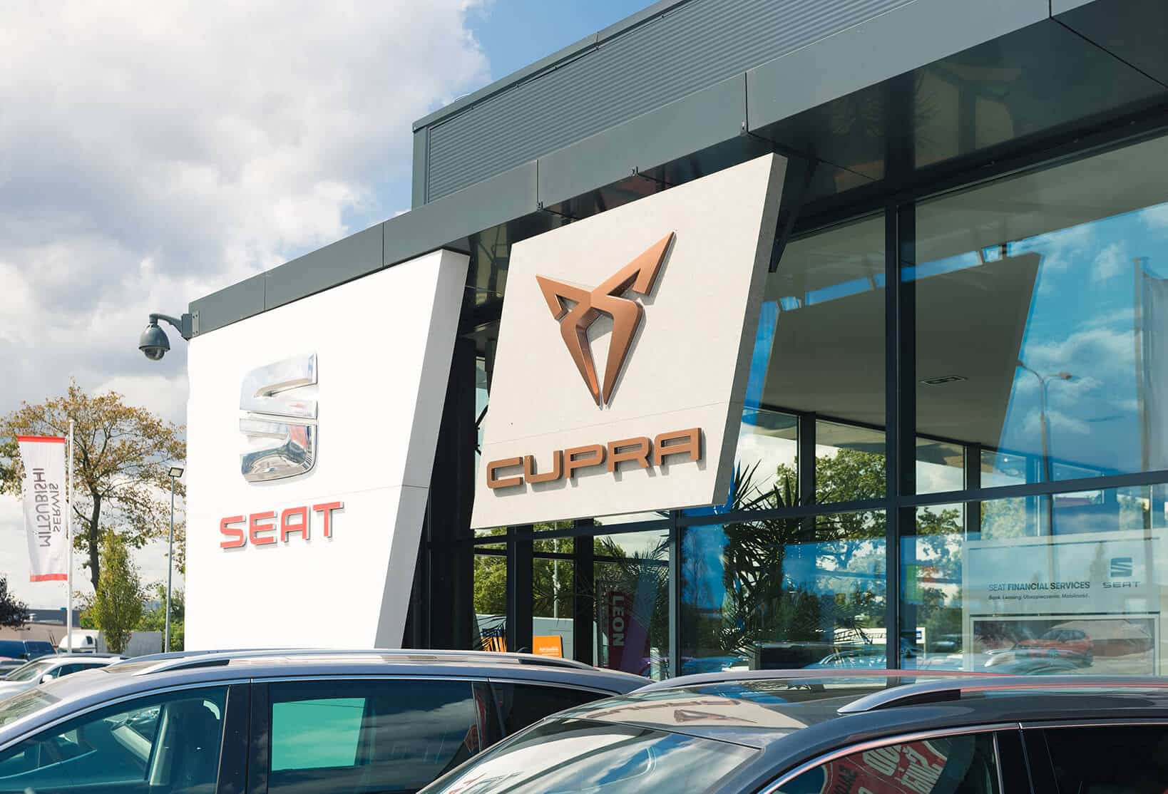 Salon CUPRA Plichta w Gdyni wraz z najnowszymi modelami sportowych samochodów CUPRA