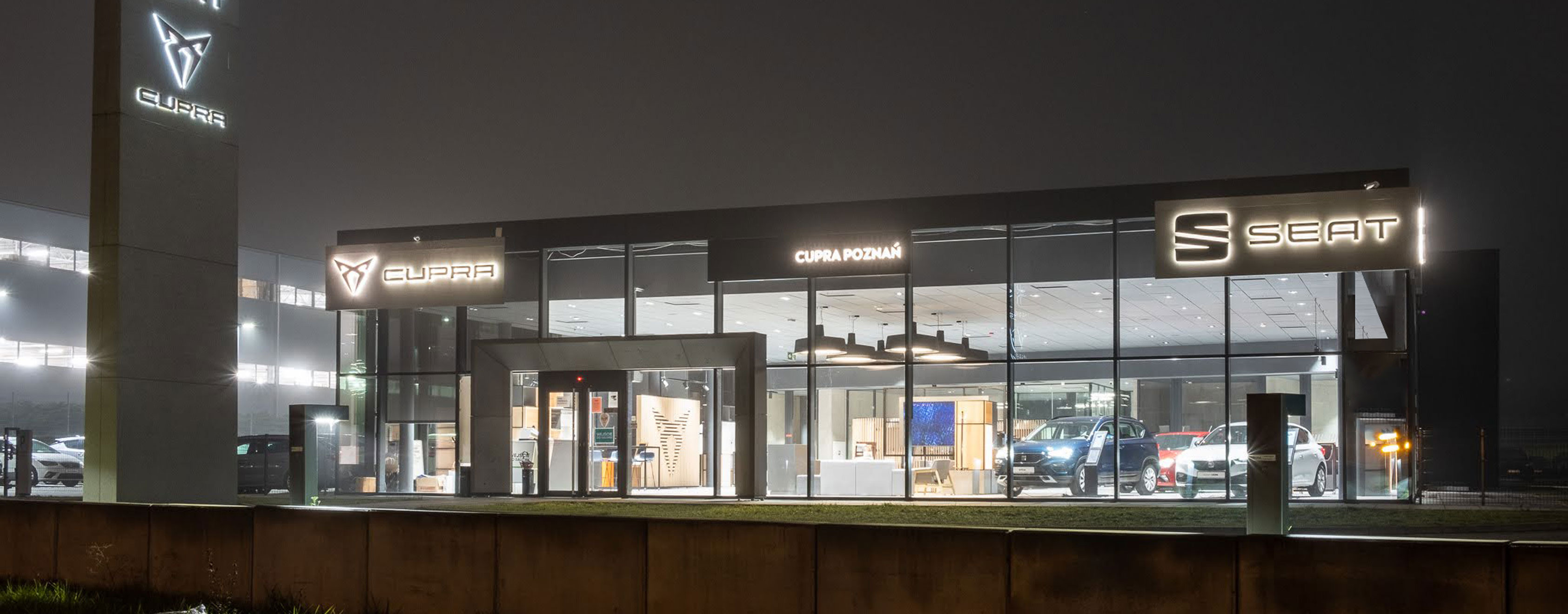 Salon CUPRA Pol Car Suchy Las obok Poznania wraz z najnowszymi modelami sportowych samochodów CUPRA