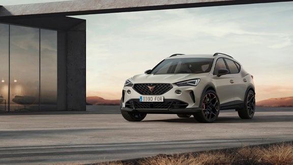 kompaktowy crossover cupra formentor z pełnymi światłami LED 
