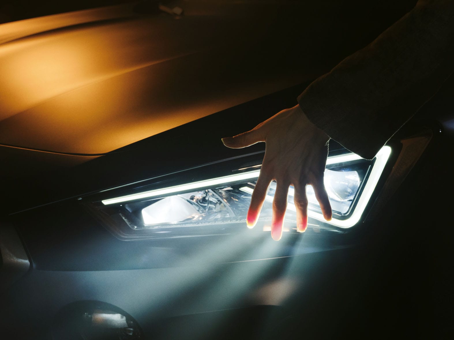 Pełny%20przedni%20reflektor%20LED%20w%20samochodzie%20CUPRA%20Formentor