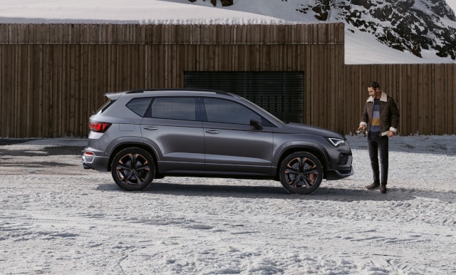 SUV CUPRA Ateca w zimowej scenerii 