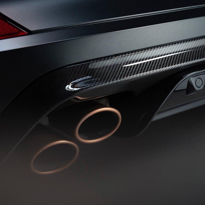 CUPRA Formentor VZ5 z tylnym dyfuzorem z włókna węglowego i wydechem w kolorze miedzi