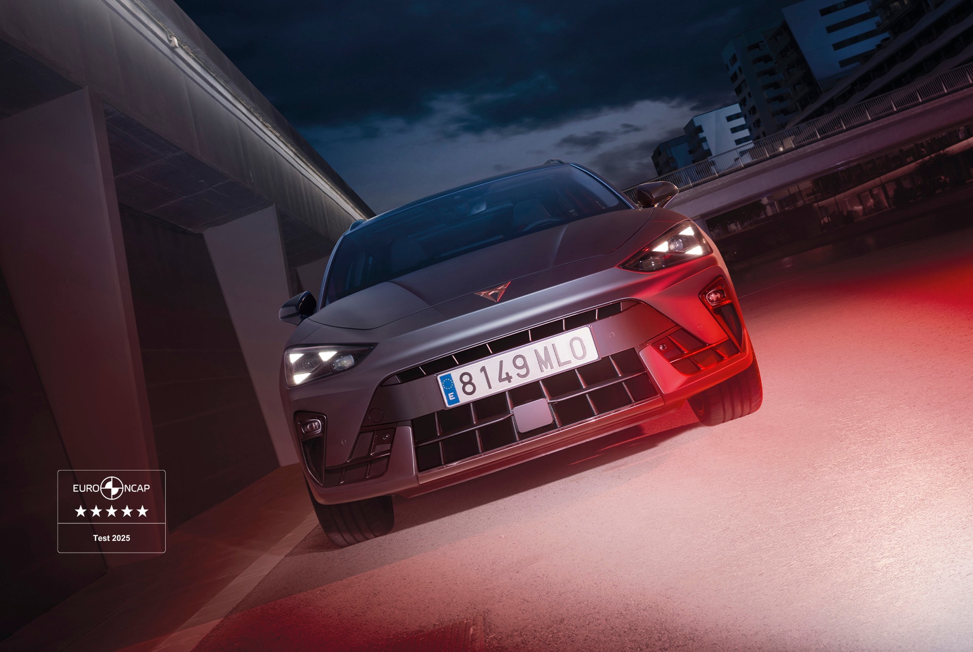 cupra-leon-sp-vz-at-night-front-view-euroncap-2025