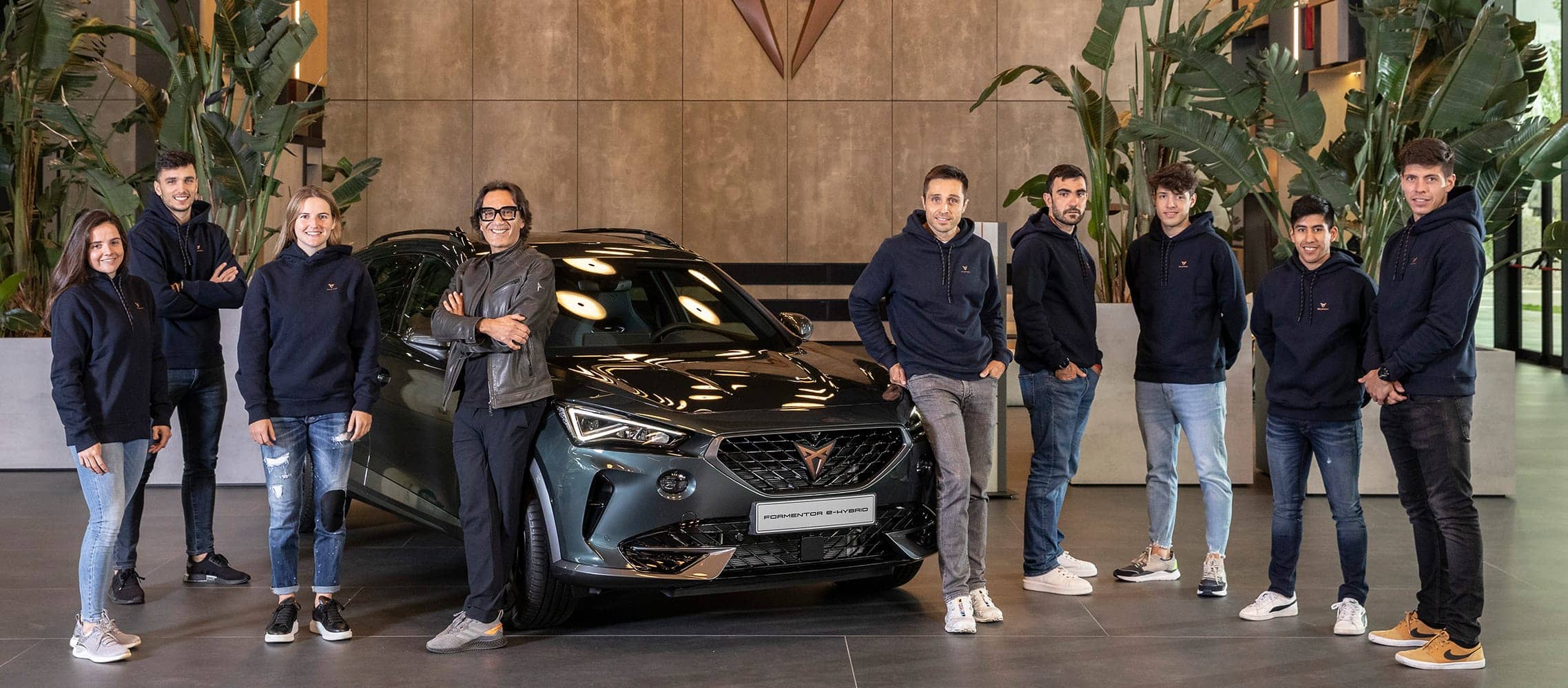 Antonino Labate and CUPRA padel ambassadors with a Formentor