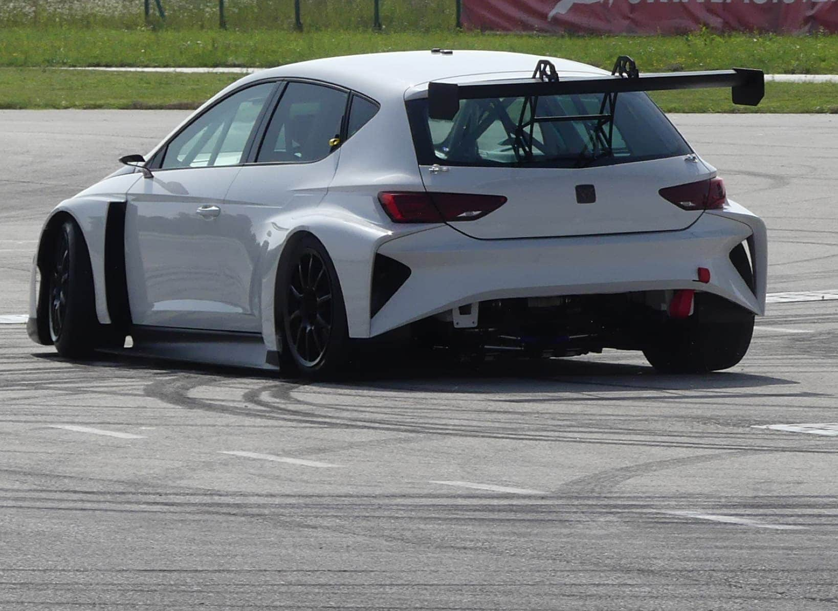 Leon CUPRA e-Racer First Steps